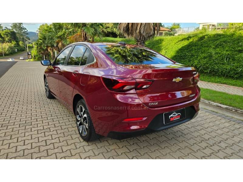 CHEVROLET - ONIX - 2022/2023 - Vermelha - R$ 90.900,00