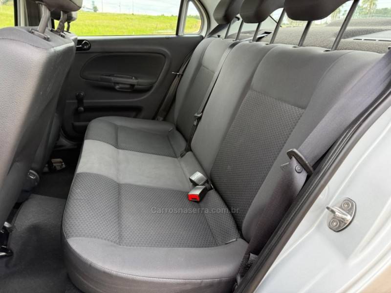 VOLKSWAGEN - VOYAGE - 2021/2022 - Prata - R$ 61.900,00