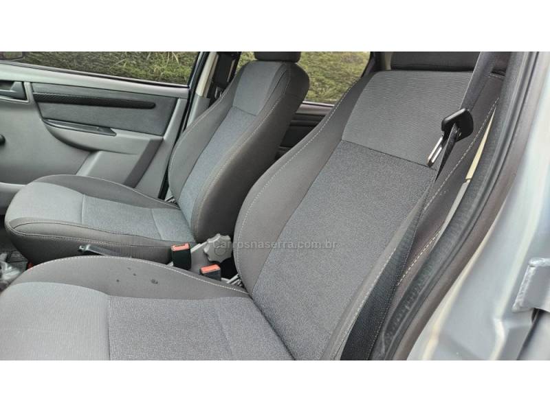 CHEVROLET - PRISMA - 2011/2012 - Prata - R$ 27.900,00