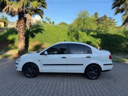 VOLKSWAGEN - POLO - 2006/2007 - Branca - R$ 32.900,00