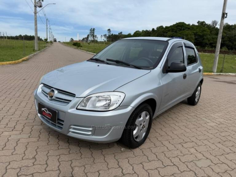 CHEVROLET - CELTA - 2010/2011 - Prata - R$ 28.900,00