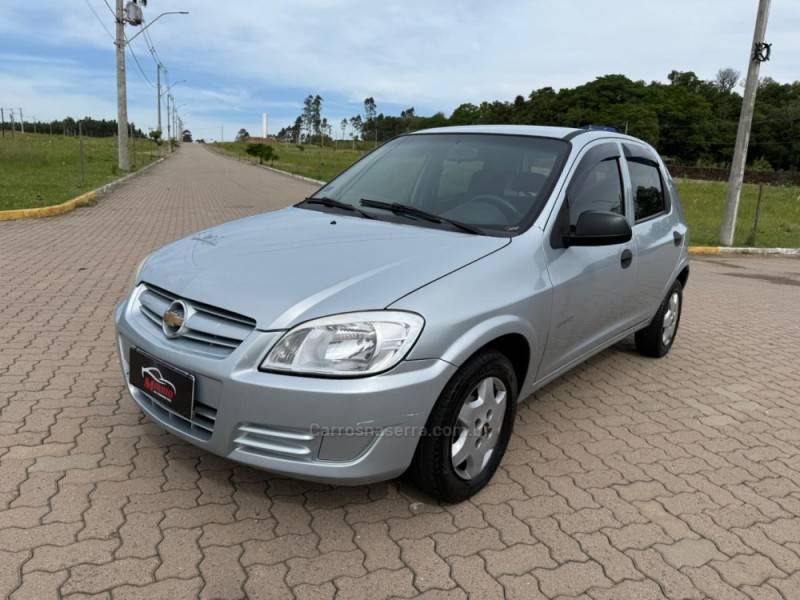 CHEVROLET - CELTA - 2010/2011 - Prata - R$ 28.900,00