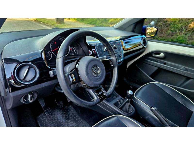 VOLKSWAGEN - UP - 2016/2017 - Branca - R$ 49.000,00