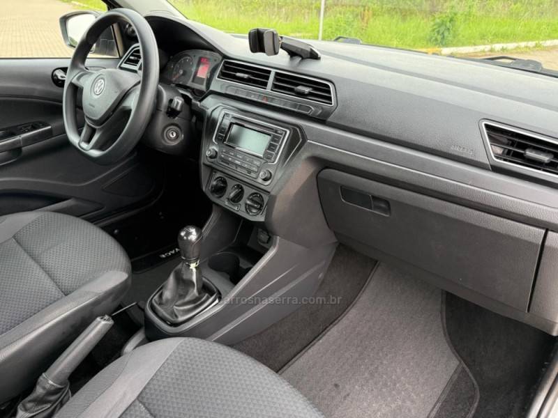 VOLKSWAGEN - VOYAGE - 2021/2022 - Prata - R$ 61.900,00