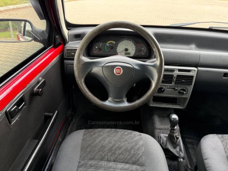 FIAT - UNO - 2010/2011 - Vermelha - R$ 22.900,00