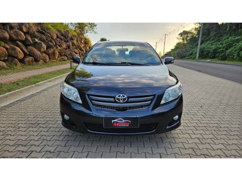 TOYOTA - COROLLA - 2010/2011 - Preta - R$ 50.000,00