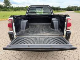 VOLKSWAGEN - SAVEIRO - 2005/2005 - Branca - R$ 27.900,00