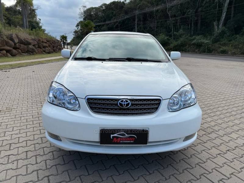 TOYOTA - COROLLA - 2005/2006 - Branca - R$ 38.900,00