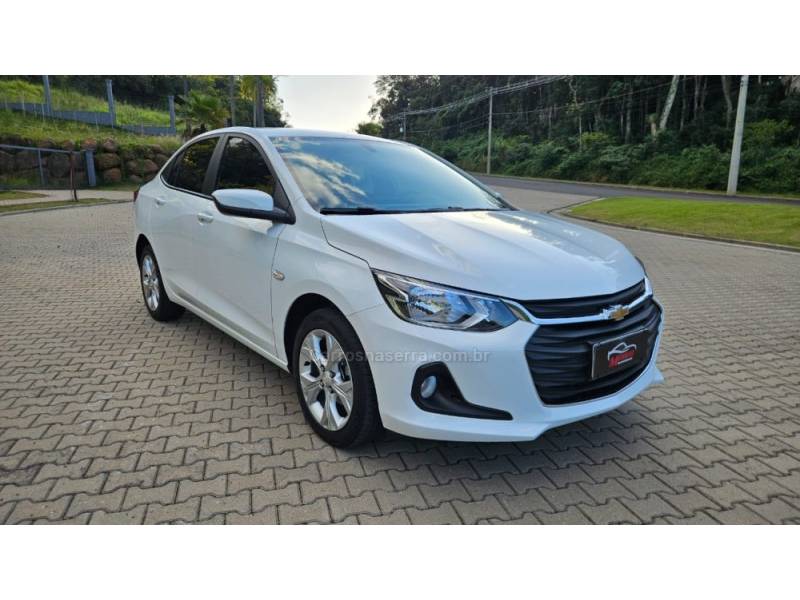 CHEVROLET - ONIX - 2023/2024 - Branca - R$ 95.900,00