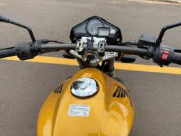 HONDA - CB 300R - 2009/2010 - Dourada - R$ 11.900,00