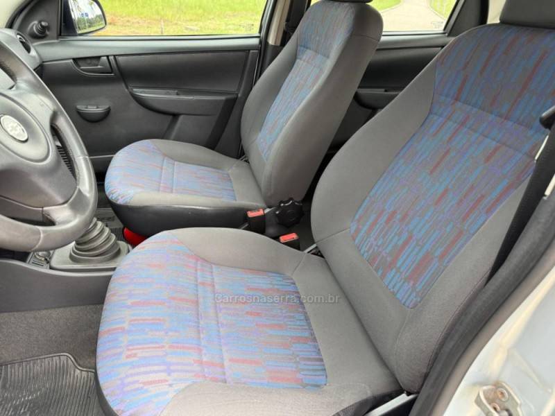 CHEVROLET - CELTA - 2010/2011 - Prata - R$ 29.900,00