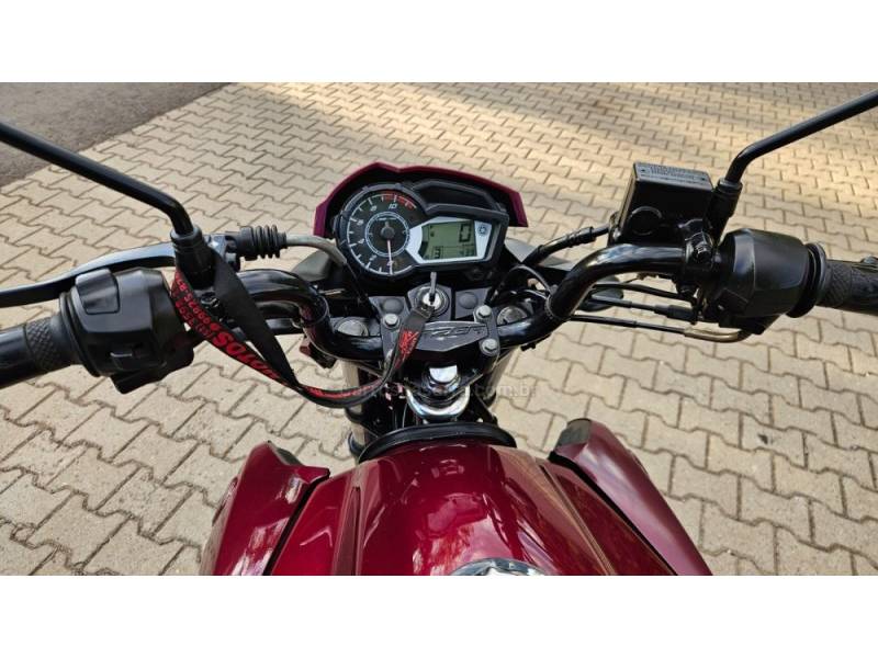 YAMAHA - FAZER - 2016/2016 - Vermelha - R$ 12.300,00