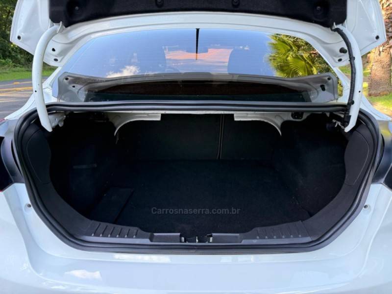 FORD - FOCUS - 2018/2019 - Branca - R$ 66.900,00