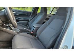 CHEVROLET - ONIX - 2023/2024 - Branca - R$ 95.900,00