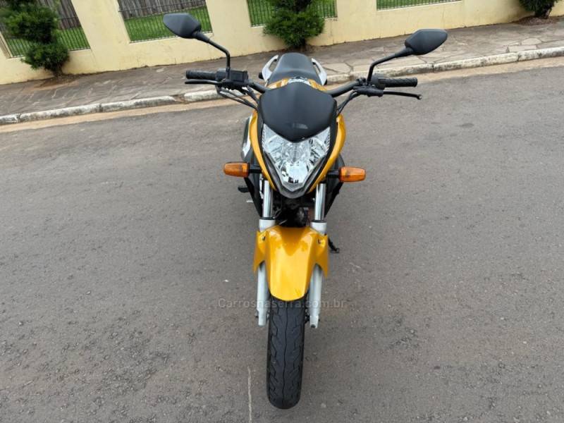 HONDA - CB 300R - 2009/2010 - Dourada - R$ 11.900,00