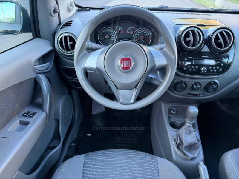 FIAT - PALIO - 2012/2013 - Preta - R$ 38.900,00