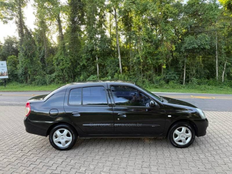 RENAULT - CLIO - 2007/2008 - Preta - R$ 21.900,00