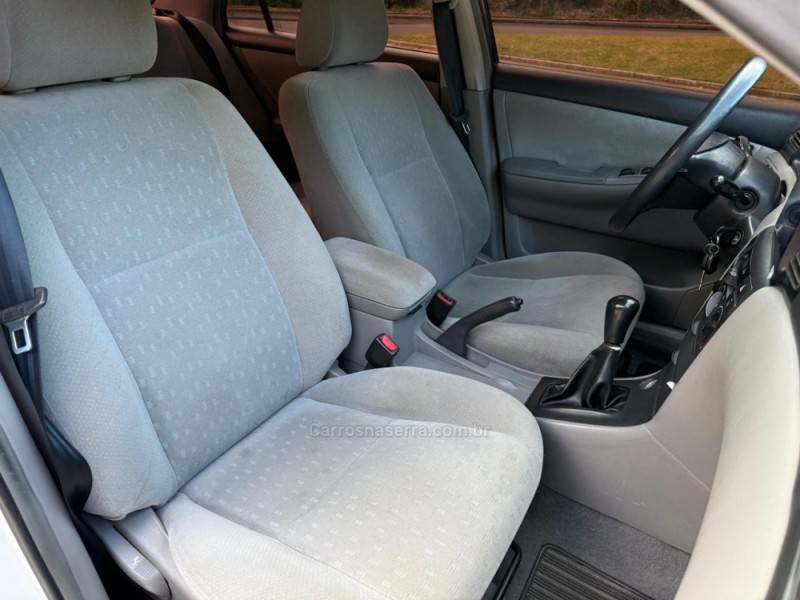 TOYOTA - COROLLA - 2005/2006 - Branca - R$ 38.900,00