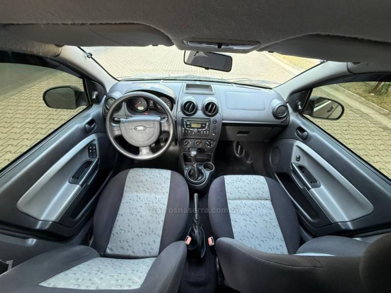 FORD - FIESTA - 2007/2008 - Prata - R$ 24.900,00