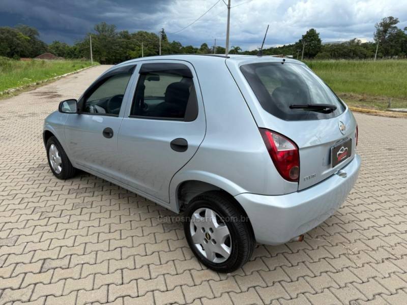 CHEVROLET - CELTA - 2010/2011 - Prata - R$ 29.900,00