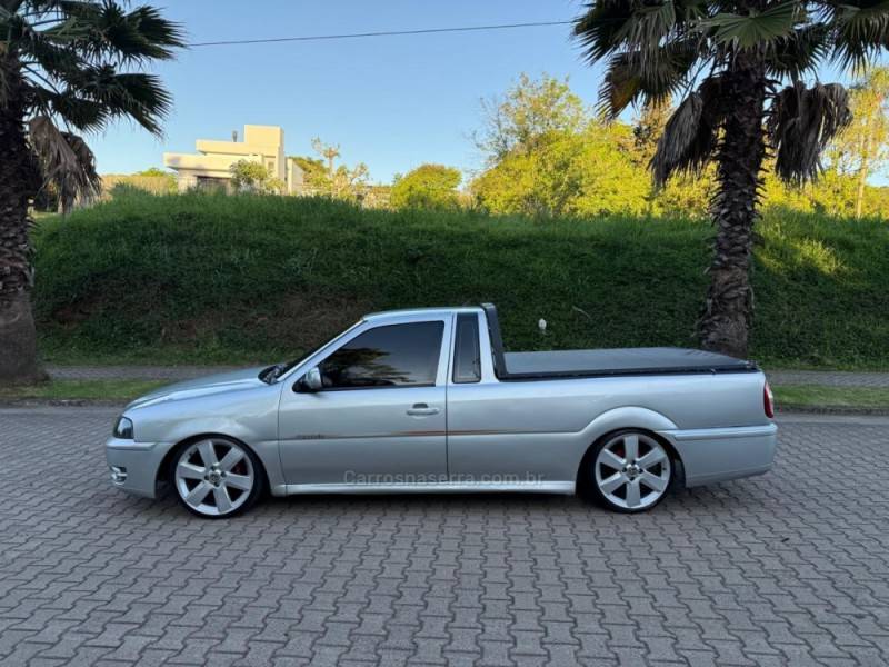 VOLKSWAGEN - SAVEIRO - 2000/2001 - Prata - R$ 35.000,00