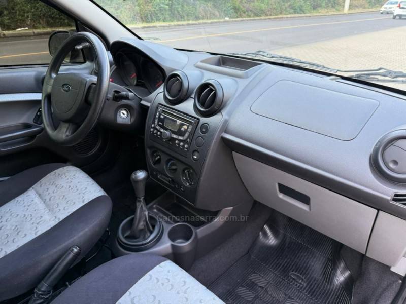 FORD - FIESTA - 2007/2008 - Prata - R$ 24.900,00