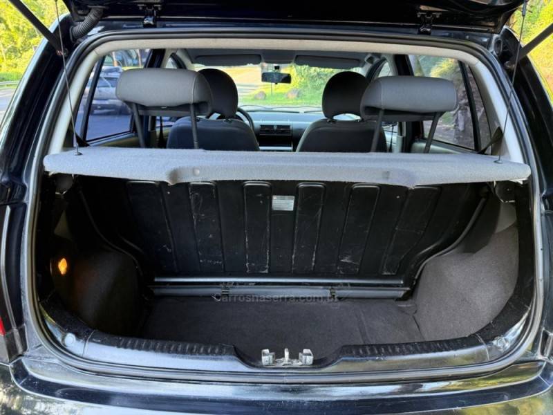 VOLKSWAGEN - FOX - 2009/2010 - Preta - R$ 27.900,00