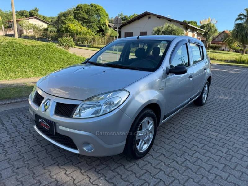 RENAULT - SANDERO - 2009/2010 - Prata - R$ 30.900,00