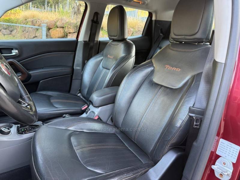 FIAT - TORO - 2016/2017 - Vermelha - R$ 97.900,00