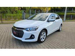 CHEVROLET - ONIX - 2023/2024 - Branca - R$ 95.900,00