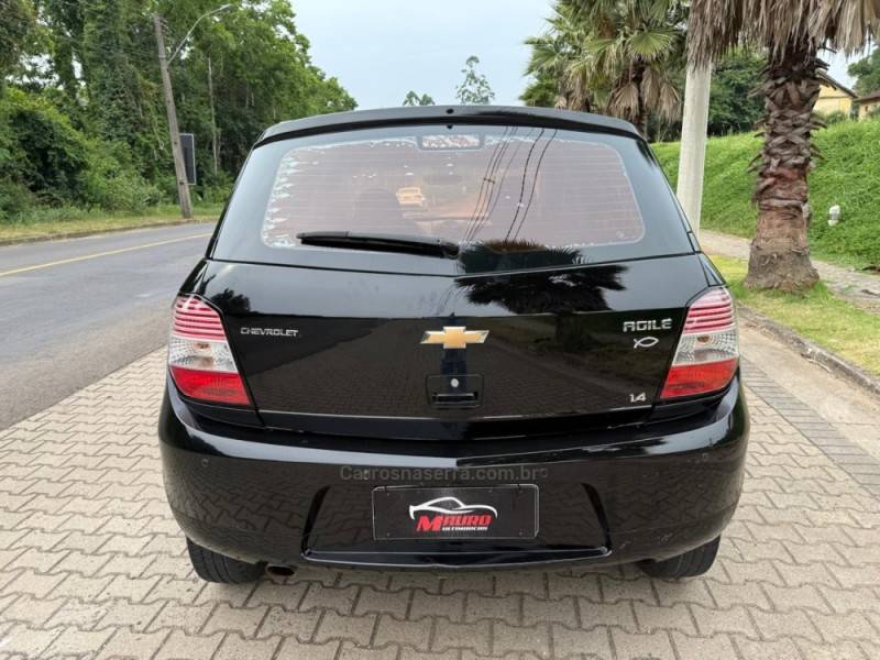 CHEVROLET - AGILE - 2010/2011 - Preta - R$ 32.900,00