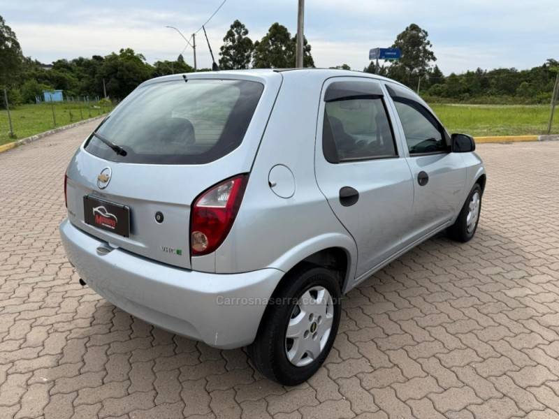 CHEVROLET - CELTA - 2010/2011 - Prata - R$ 28.900,00