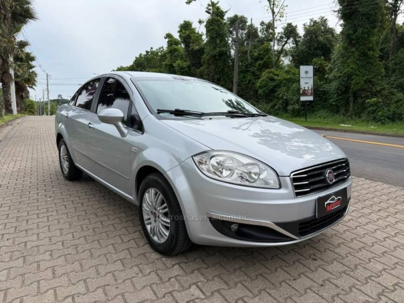 FIAT - LINEA - 2011/2012 - Prata - R$ 32.900,00