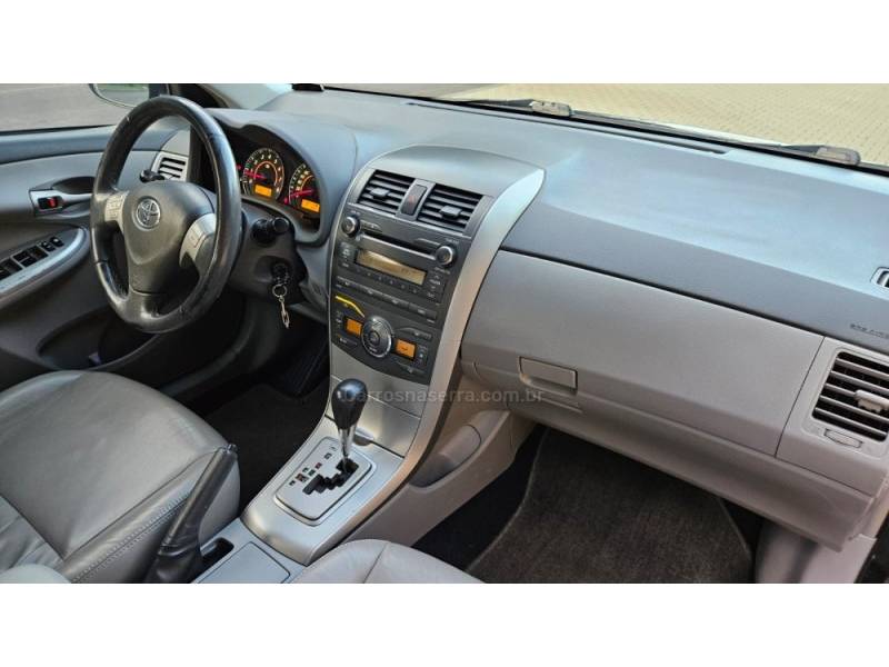 TOYOTA - COROLLA - 2010/2011 - Preta - R$ 50.000,00