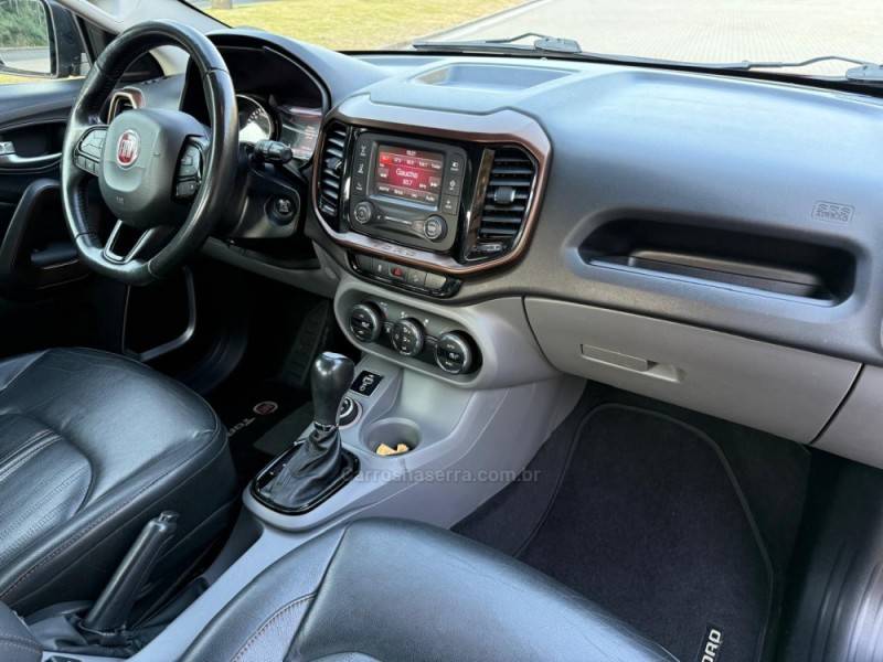 FIAT - TORO - 2016/2017 - Vermelha - R$ 97.900,00