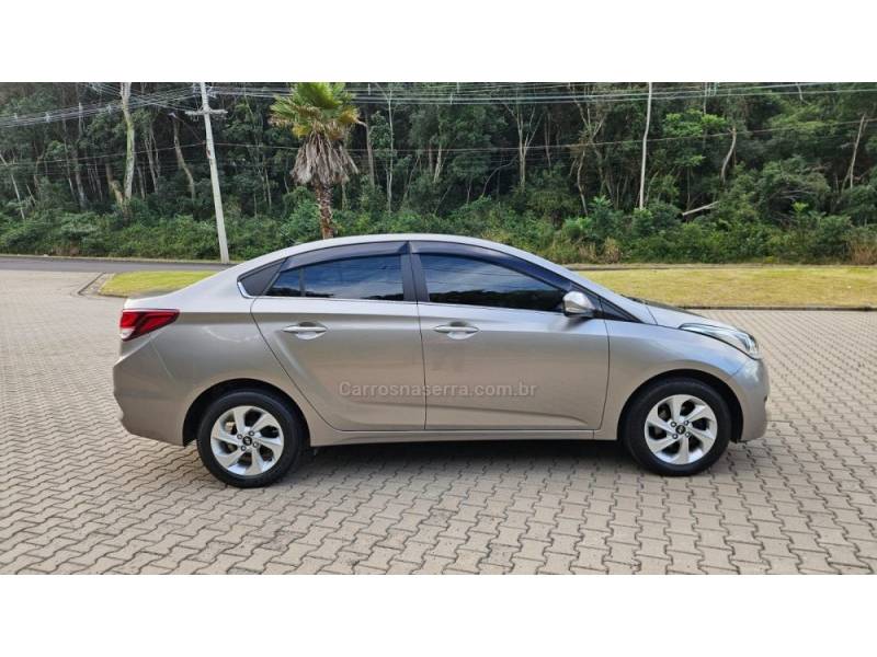 HYUNDAI - HB20S - 2016/2017 - Prata - R$ 69.900,00