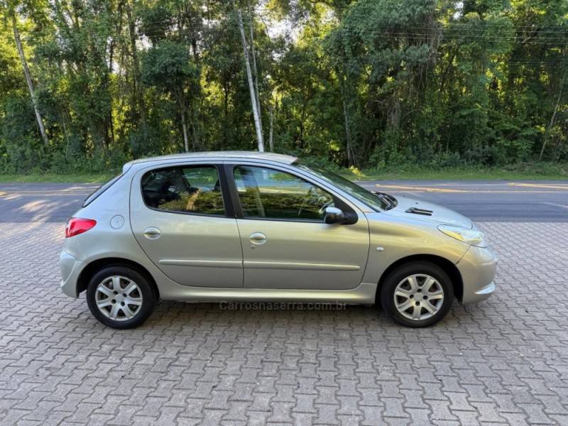 PEUGEOT - 207 - 2011/2012 - Prata - R$ 21.900,00