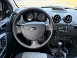 FORD - FIESTA - 2007/2008 - Prata - R$ 24.900,00