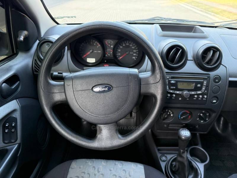 FORD - FIESTA - 2007/2008 - Prata - R$ 24.900,00
