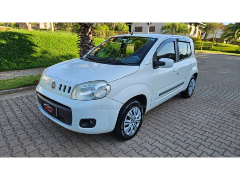 FIAT - UNO - 2010/2011 - Branca - R$ 24.900,00