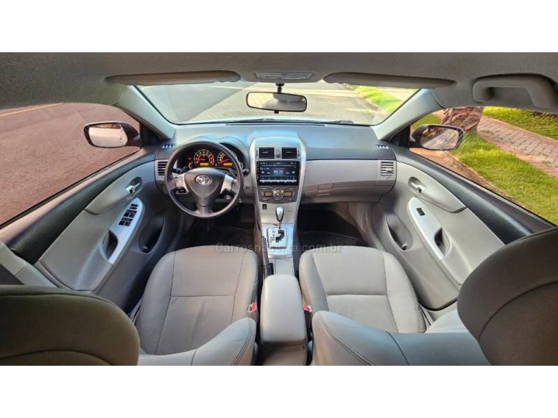 TOYOTA - COROLLA - 2012/2013 - Prata - R$ 70.500,00