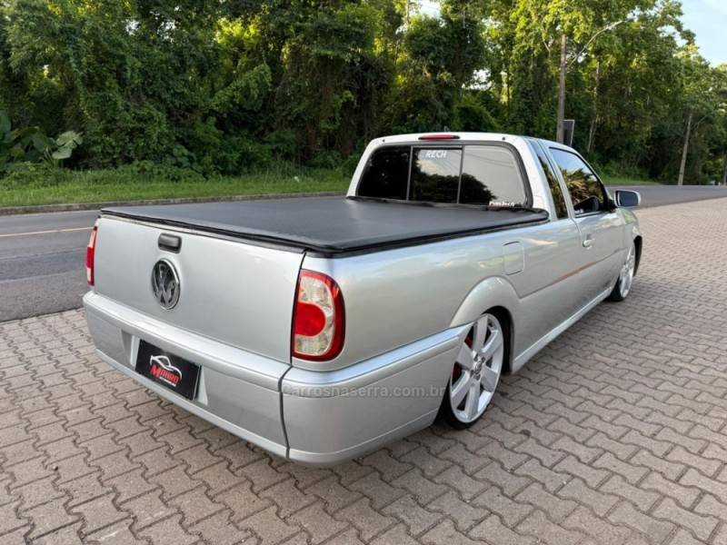 VOLKSWAGEN - SAVEIRO - 2000/2001 - Prata - R$ 33.900,00