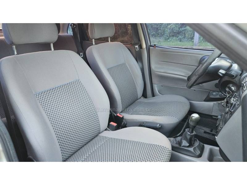 CHEVROLET - CLASSIC - 2010/2011 - Bege - R$ 25.900,00