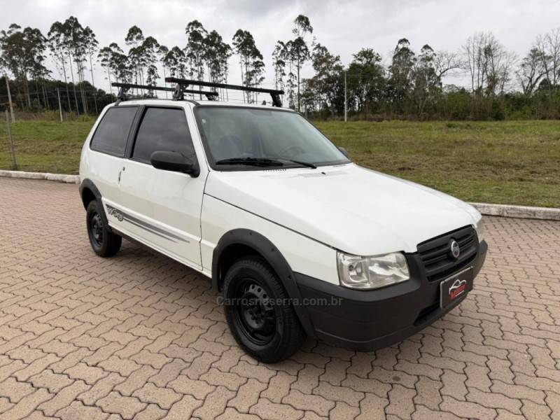 FIAT - UNO - 2008/2009 - Branca - R$ 16.900,00