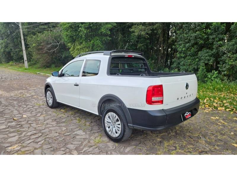 VOLKSWAGEN - SAVEIRO - 2023/2023 - Branca - R$ 77.900,00