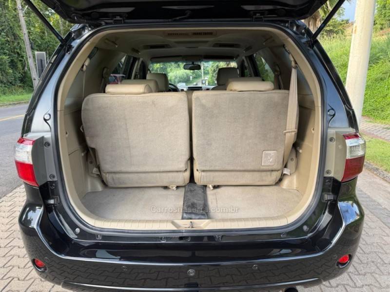 TOYOTA - HILUX SW4 - 2010/2010 - Preta - R$ 116.900,00