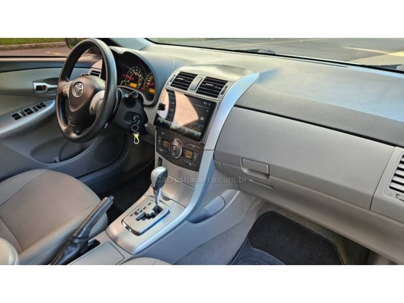TOYOTA - COROLLA - 2012/2013 - Prata - R$ 70.500,00