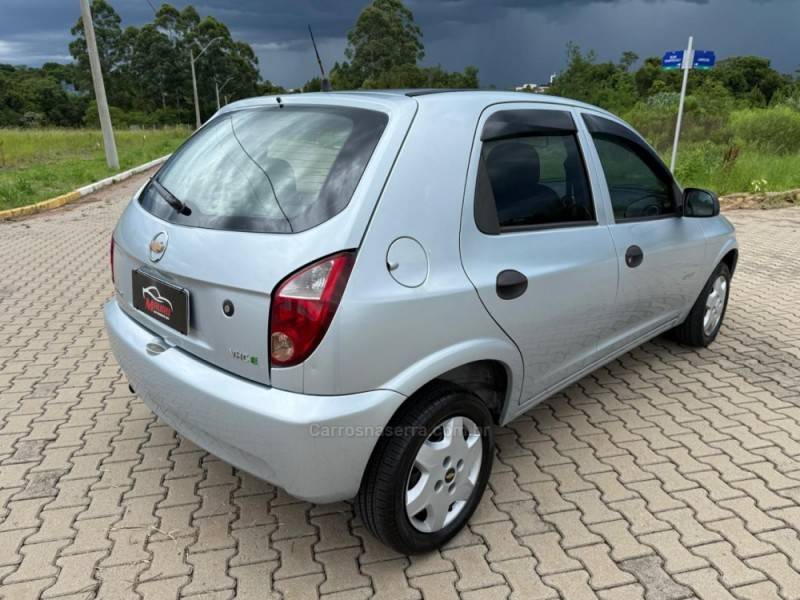 CHEVROLET - CELTA - 2010/2011 - Prata - R$ 29.900,00