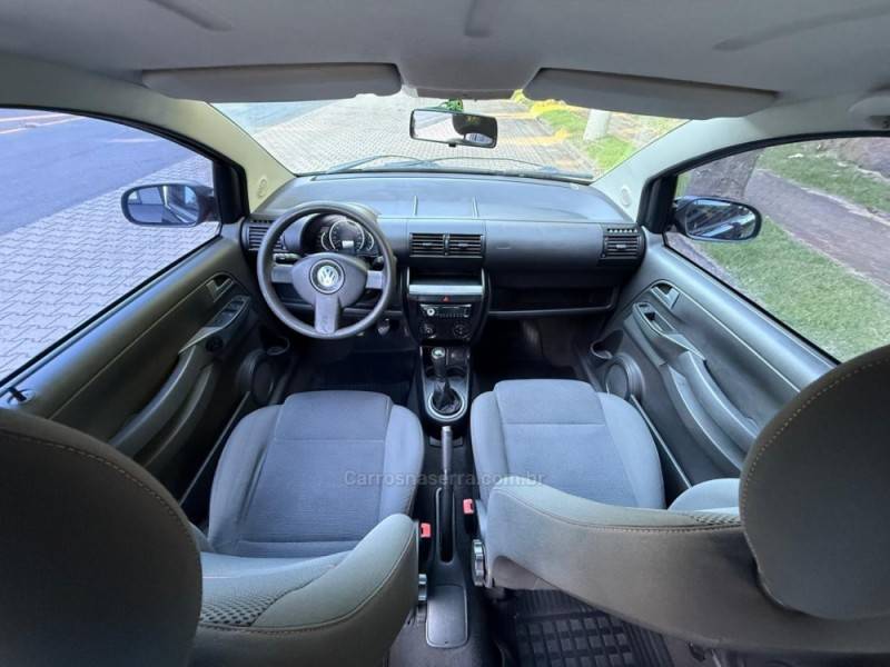 VOLKSWAGEN - FOX - 2009/2010 - Preta - R$ 27.900,00