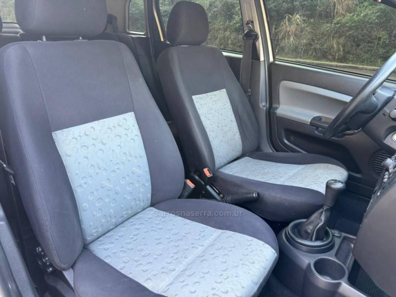 FORD - FIESTA - 2007/2008 - Prata - R$ 24.900,00